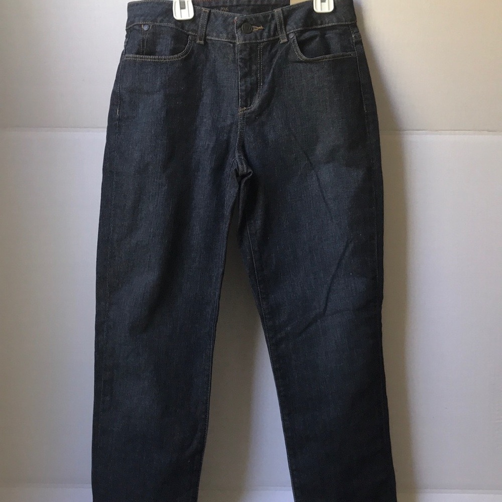 Dark washed jeans w/ curvy fit and slim ankles